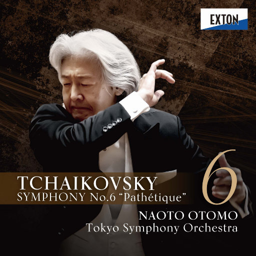 扒下内裤露出打嫩嫩的屁股
